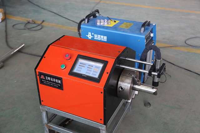 等離子切割機是借助等離子切割技術對金屬材料進行加工的機械。